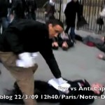 Un faf arrache les tracts des manifestants